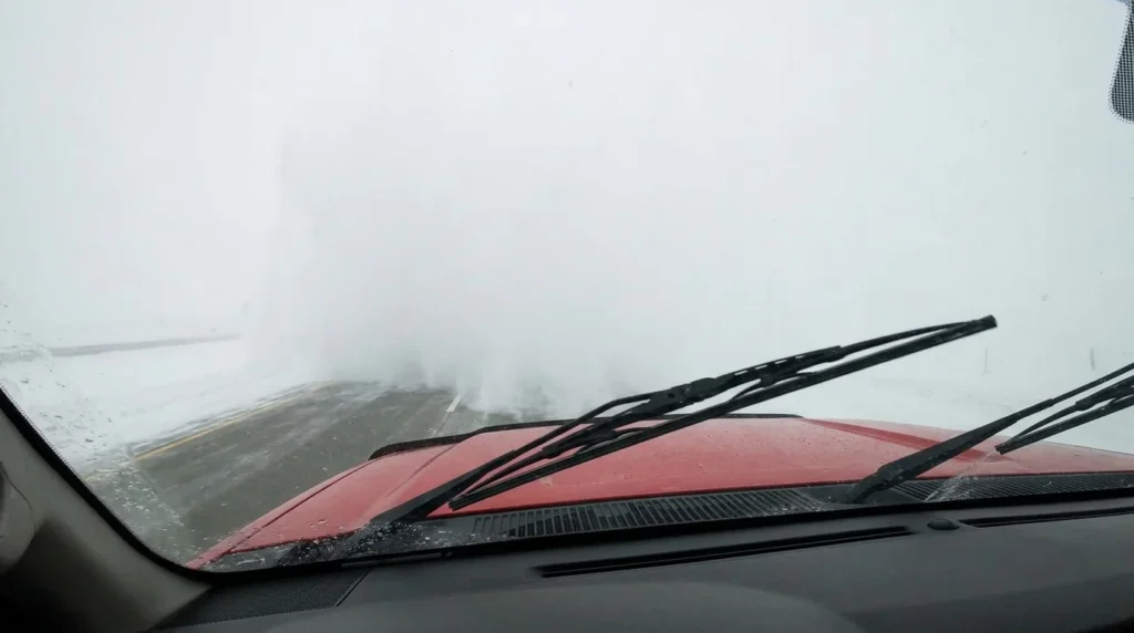 snow squall meaning